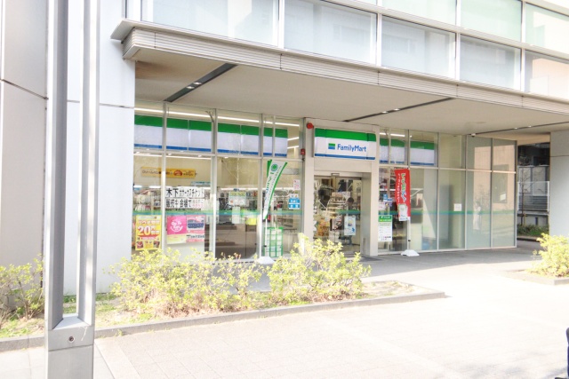 コンビニ　ファミリーマート　白川通本町店（コンビニ）まで122m
