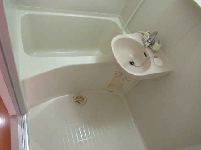 バス・シャワールーム　落ち着いた空間のお風呂です