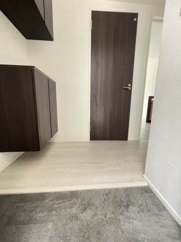 玄関　※同物件別号室参考写真