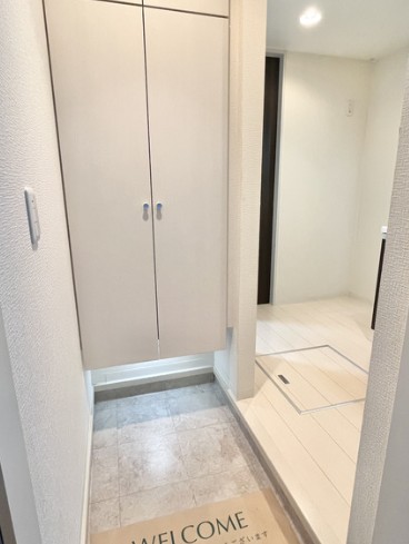 玄関　別部屋参考写真となります