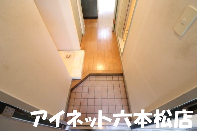 玄関　お部屋はここから