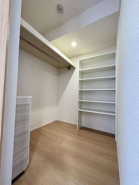 収納　写真は別の部屋のものです。
