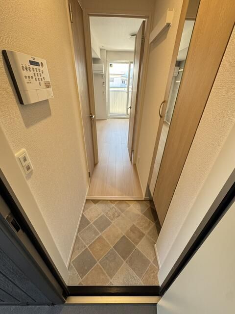 玄関　写真は別の部屋のものです。