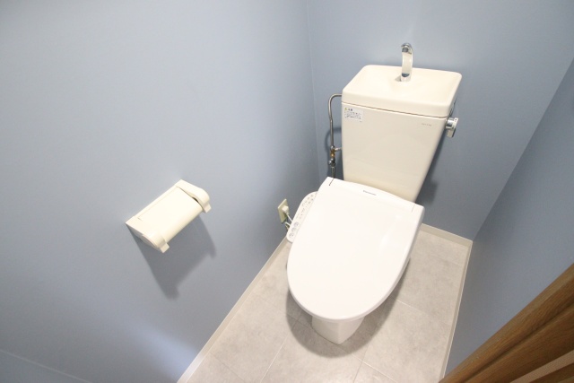 トイレ　※別室の参考写真の為、現況優先です。