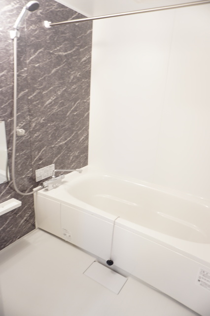 バス・シャワールーム　追焚給湯と浴室乾燥機付きです★