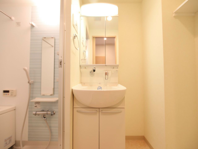 洗面設備　脱衣所　独立洗面台（シャンプードレッサー）洗濯機用意できます