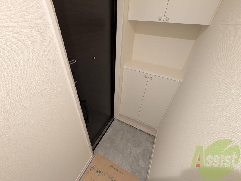 玄関　玄関から撮影しました。段差も低くて上がりやすいですね。
