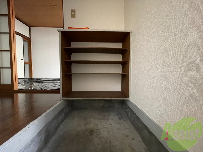 玄関　玄関にはシューズボックスがございますので安心してください。
