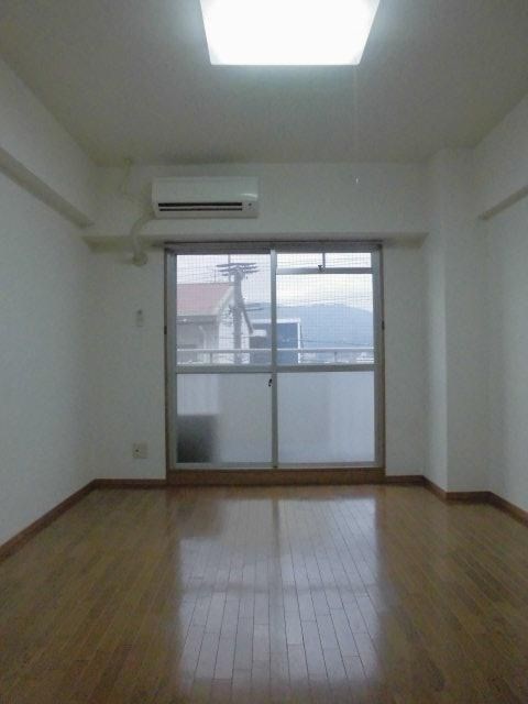 居室・リビング　・別号室参考写真