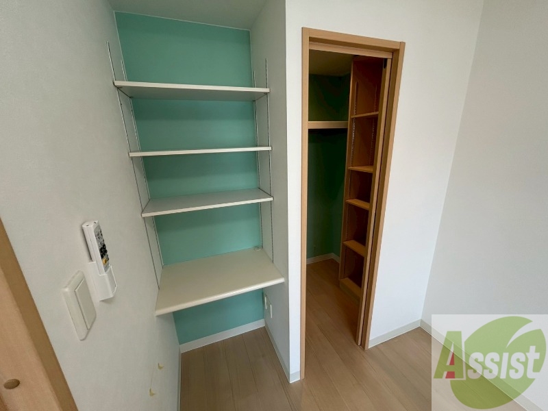 収納　こちらには収納スペースがあります。あると便利ですね！