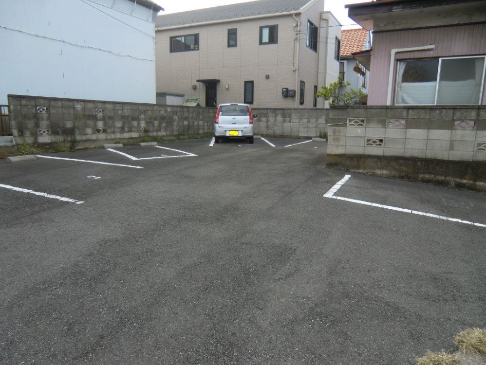 駐車場　近隣に駐車場あり