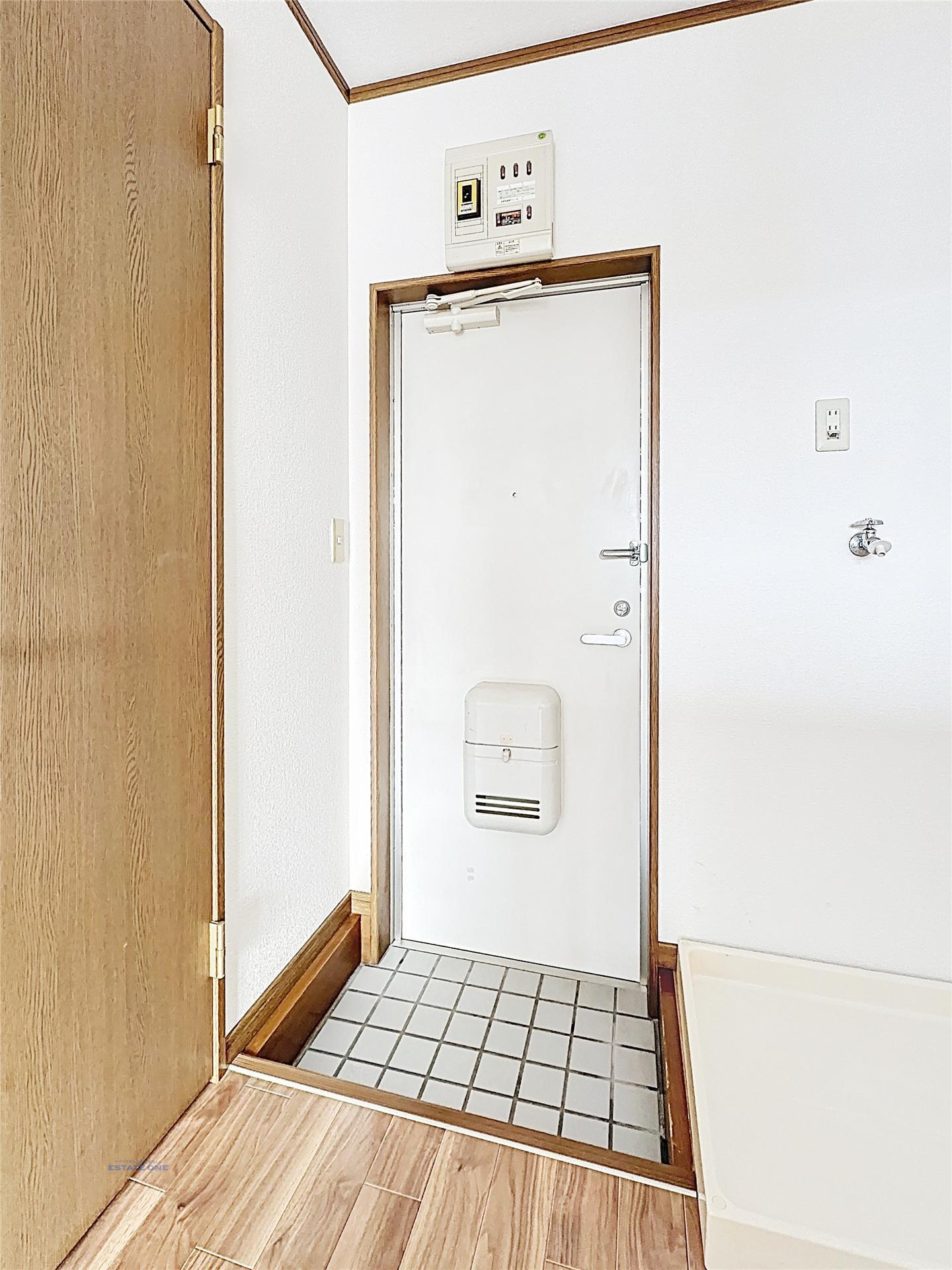 玄関　ドアポスト付きの玄関です