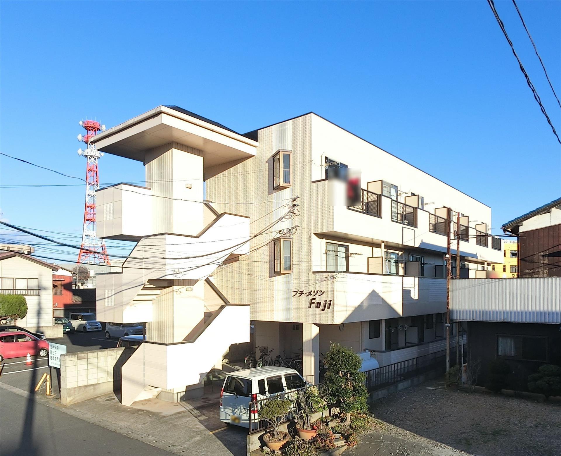 建物外観　買い物にも便利な立地です◎