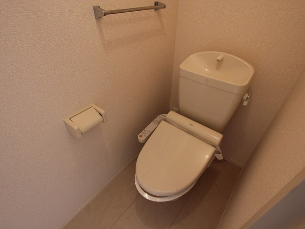 トイレ　温水シャワー付きトイレです