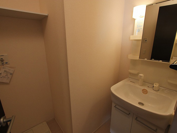 洗面設備　独立洗面台で朝の準備も快適です♪