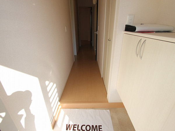 玄関　玄関を入るとホールがあります