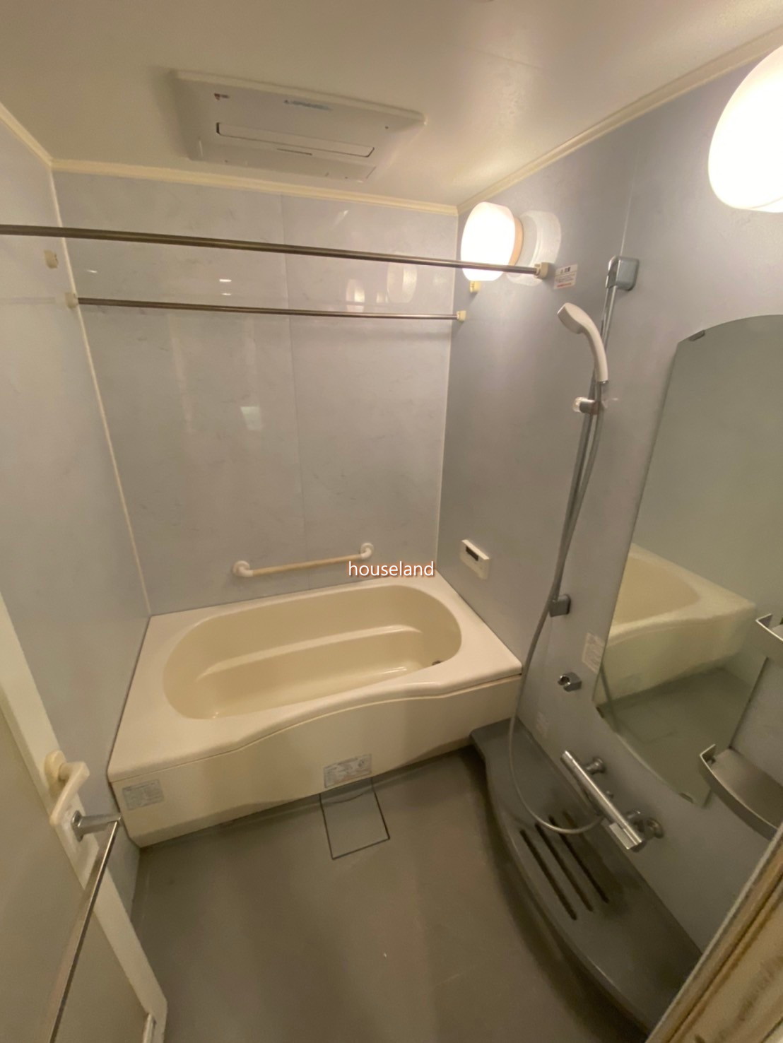バス・シャワールーム　同仕様タイプの別部屋参照