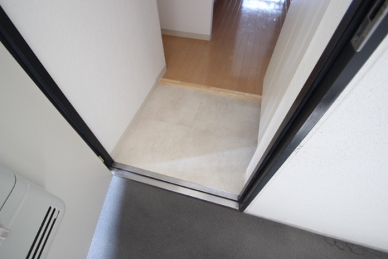 玄関　※別号室のお写真です。