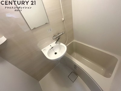 洗面設備　浴室内の洗面台です☆