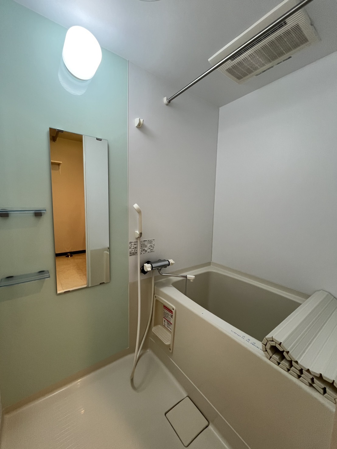 バス・シャワールーム　他号室のお写真です。参考にご覧ください。