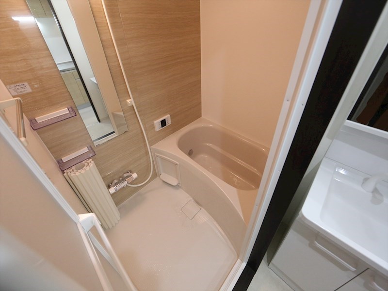 バス・シャワールーム　浴室暖房乾燥機付　追い焚き・オートバス機能付お風呂