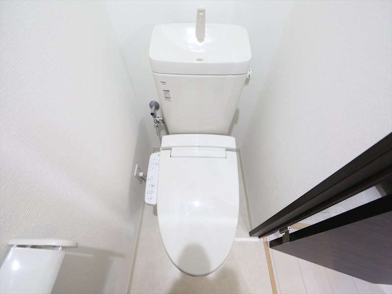 トイレ　温水洗浄暖房便座付トイレ