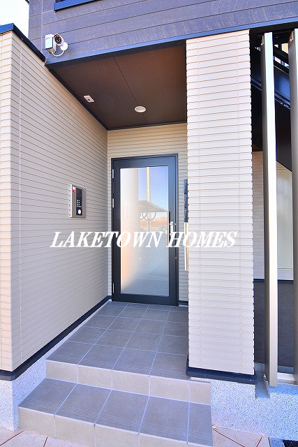 エントランス　オートロック付きのエントランスです。