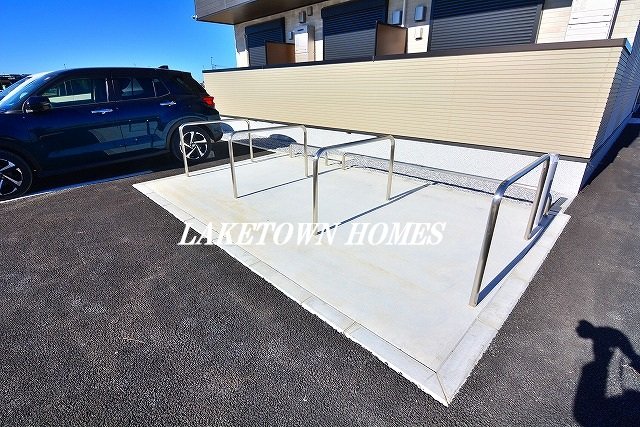 その他　敷地内にバイク置場があります。