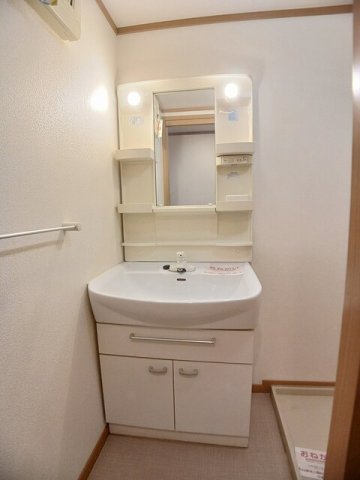 洗面設備　ゆったりとスペースのある洗面所