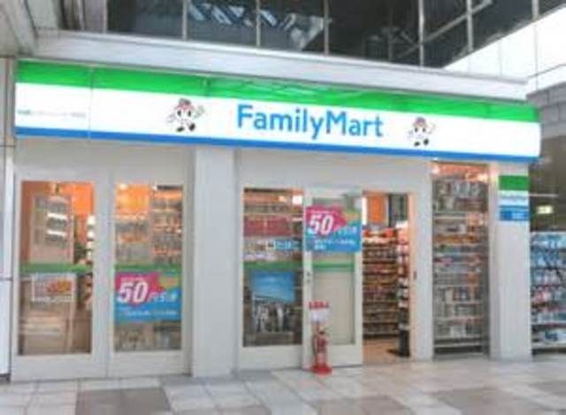 コンビニ　ファミリーマート多摩センター駅店（コンビニ）まで607m
