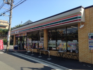 コンビニ　セブンイレブン 横浜菊名3丁目店（コンビニ）まで556m