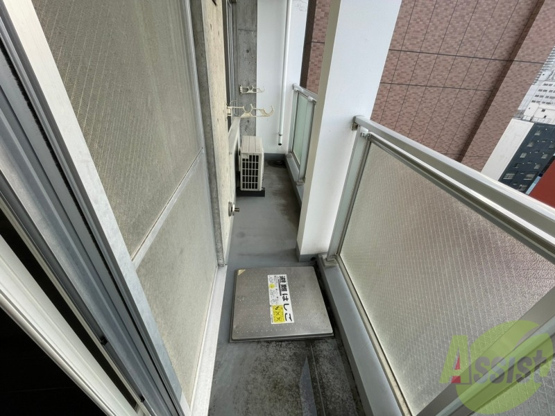 バルコニー　バルコニーは幅があり、広い印象を受けました。