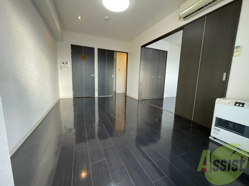 居室・リビング　８．６帖のＬＤＫです。広々として、きれいですね。