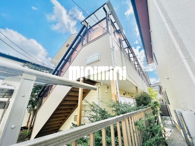 建物外観　駅近くでありながら閑静な住宅街です！