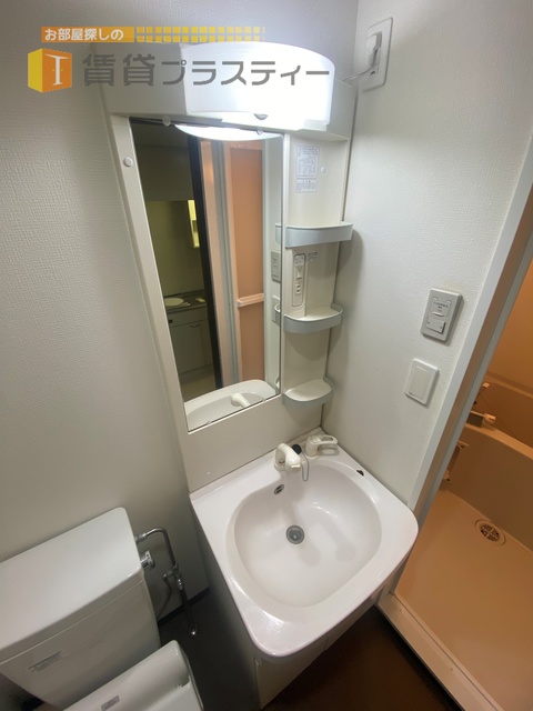 洗面設備　独立洗面台はマスト。