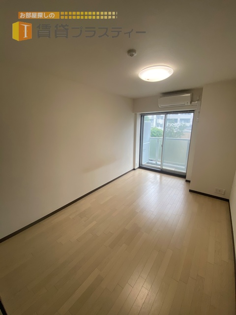 居室・リビング　窓は無いけど角部屋ですよ。