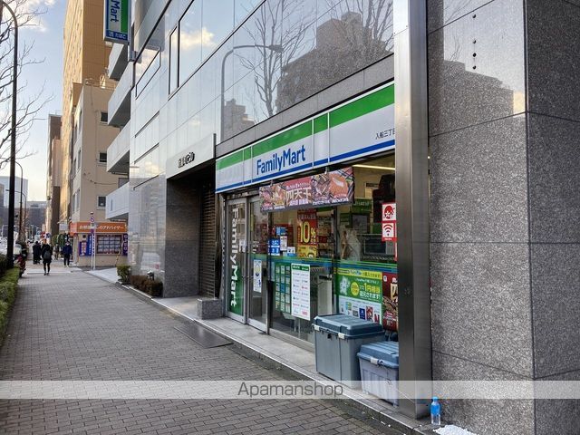 コンビニ　ファミリーマート入船三丁目店（コンビニ）まで211m