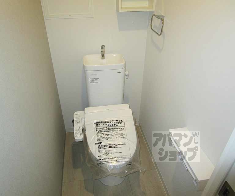 トイレ　３０２号室の写真です。