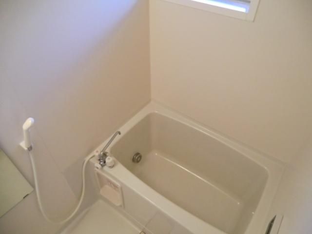 バス・シャワールーム　追い焚き・換気窓・浴室乾燥機付き