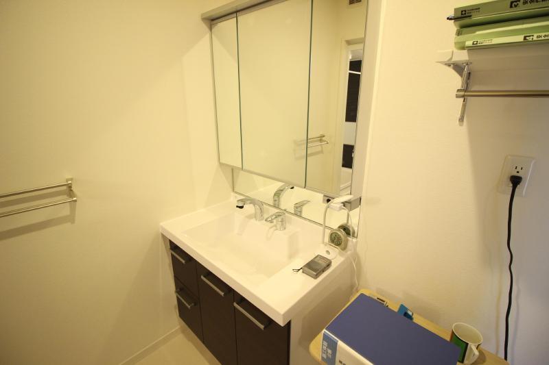 洗面設備　シャンプードレッサー付洗面台