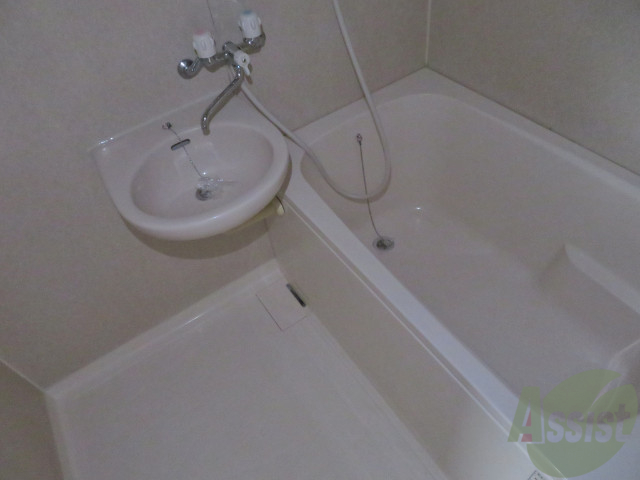 バス・シャワールーム　疲れた時はゆっくり湯船につかってみてはいかがでしょうか。