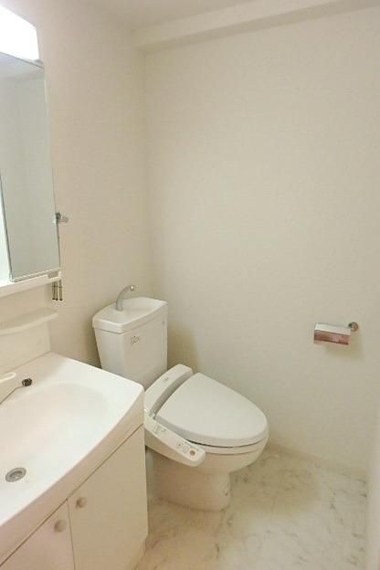 トイレ　温水洗浄便座