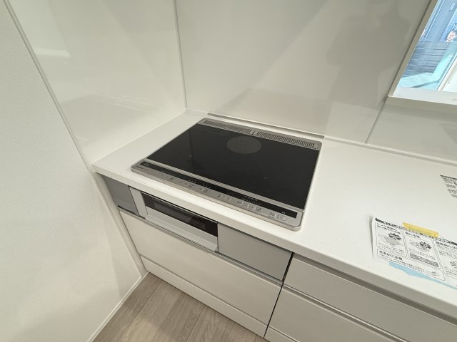 キッチン　IH3口でございます。