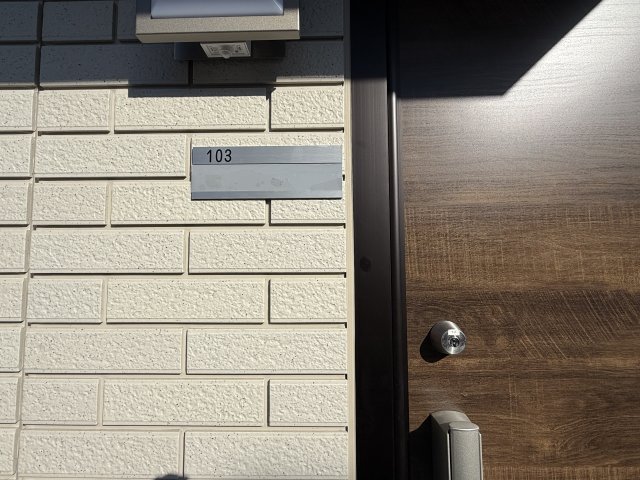 玄関　103号室