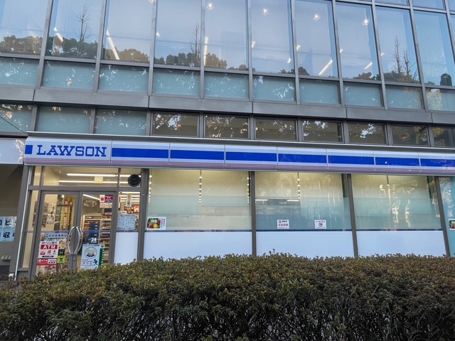 コンビニ　ローソン東大正門前店（コンビニ）まで88m