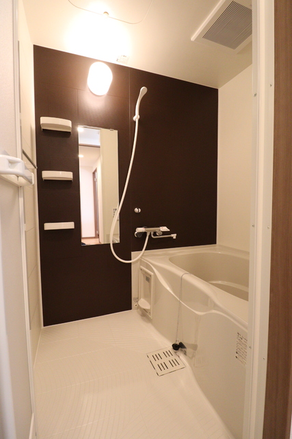 バス・シャワールーム　追い焚き機能付きです。