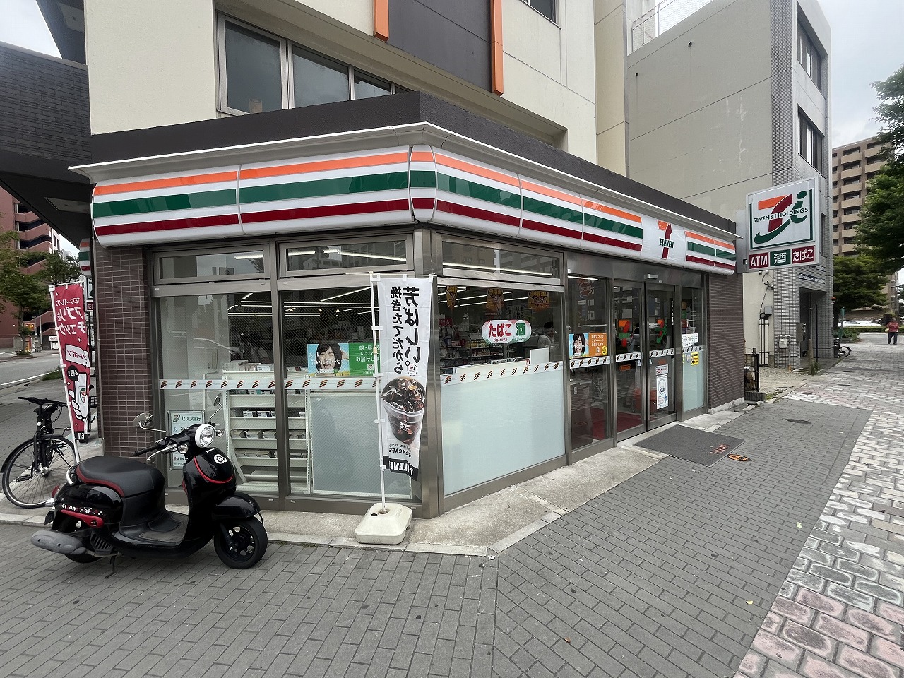 コンビニ　セブンイレブン（コンビニ）まで451m