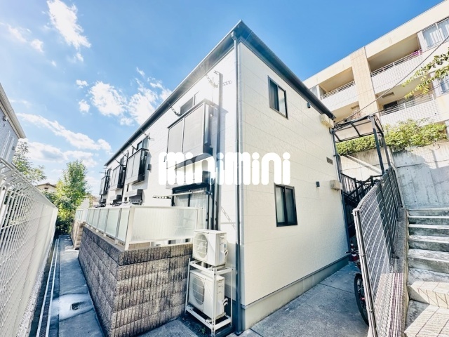 建物外観　閑静な住宅街に佇むお洒落なアパート