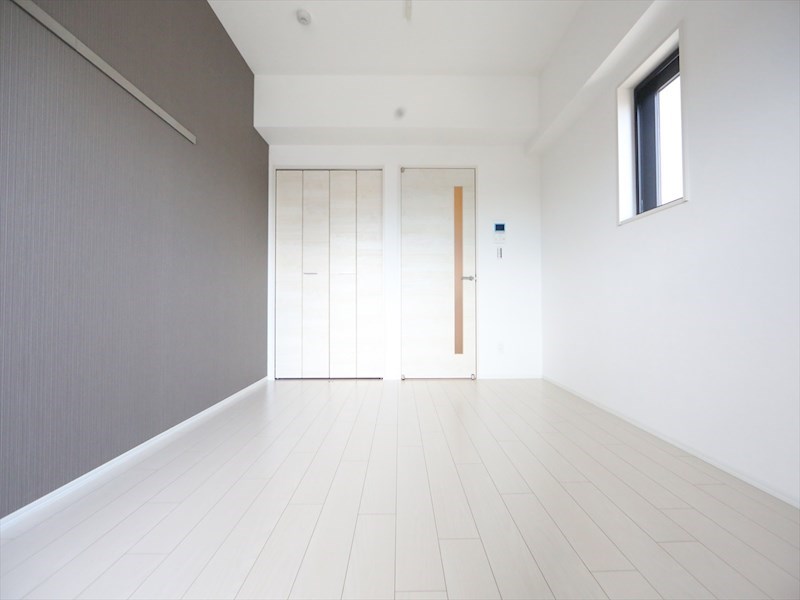 その他部屋・スペース　洋室8.3帖　2面採光　クローゼット付（収納充実してます）