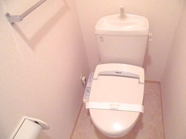 トイレ　温水洗浄暖房便座